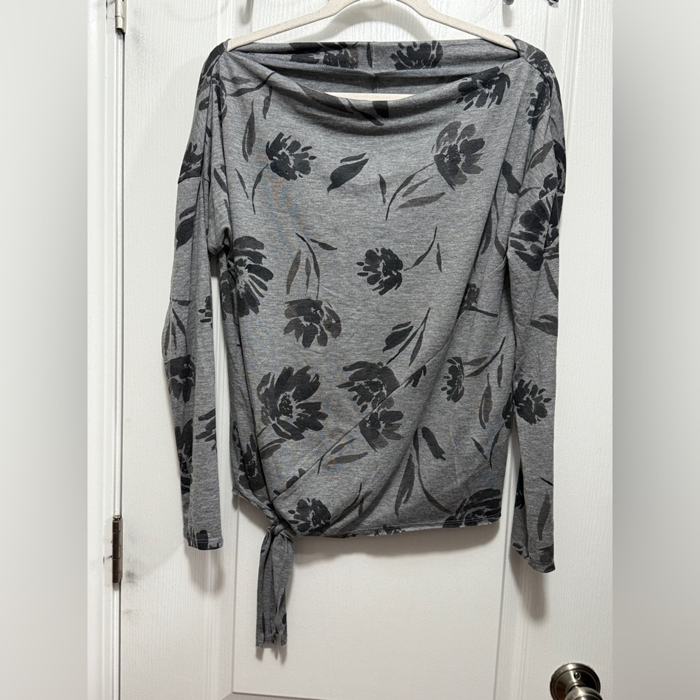 Maurices Floral‎ Tie-Front Blouse women’s M gray black long sleeve tee